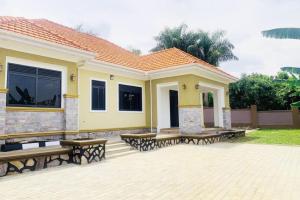 New Home for Sale – Entebbe