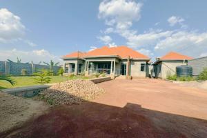 Spacious New Home for Sale in Kasangati – Buwambo, Matugga Road