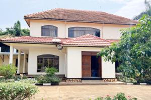 Beautiful Family House for sale in Entebbe