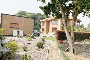 Stunning 3-Bedroom Flat House for Sale in Garuga