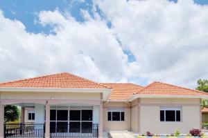 Modern Home for Sale in Kigo – Prime Location Near Lubowa & Munyonyo