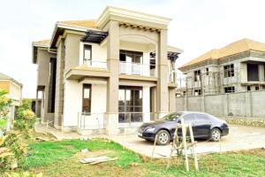 Luxury New Build for Sale in Kigo – Along Entebbe-Munyonyo Expressway