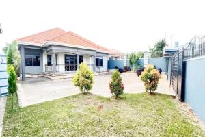 Spacious Home for Sale Near Akright – Bwebajja, Entebbe Road
